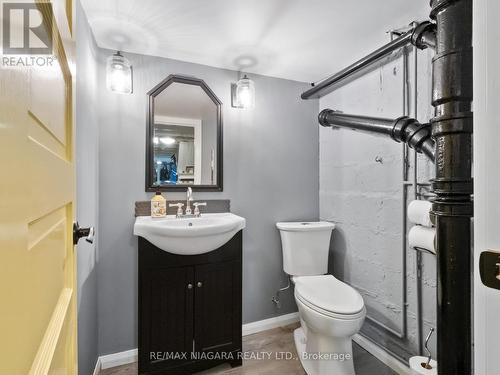 259 Dufferin Street, Fort Erie, ON - Indoor Photo Showing Bathroom