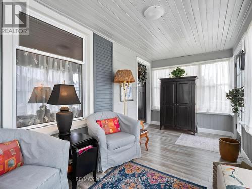 259 Dufferin Street, Fort Erie, ON - Indoor Photo Showing Living Room