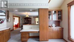 Kitchen (plenty of cabinet space) - 