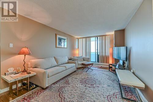 2109 - 18 Knightsbridge Road, Brampton (Queen Street Corridor), ON - Indoor Photo Showing Living Room