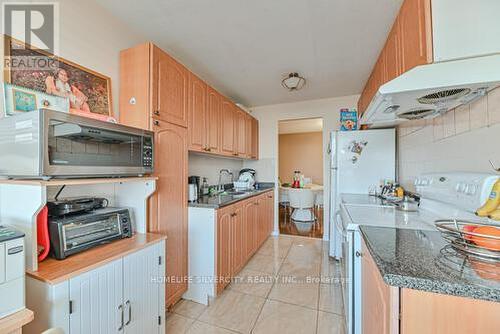 2109 - 18 Knightsbridge Road, Brampton (Queen Street Corridor), ON - Indoor Photo Showing Kitchen