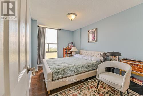 2109 - 18 Knightsbridge Road, Brampton (Queen Street Corridor), ON - Indoor Photo Showing Bedroom