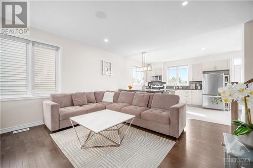 226 Argonaut Circle, Ottawa, ON - Indoor Photo Showing Living Room