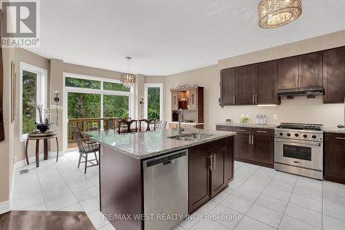 99 Verdi Road, Richmond Hill, ON - Indoor Photo Showing Kitchen With Double Sink