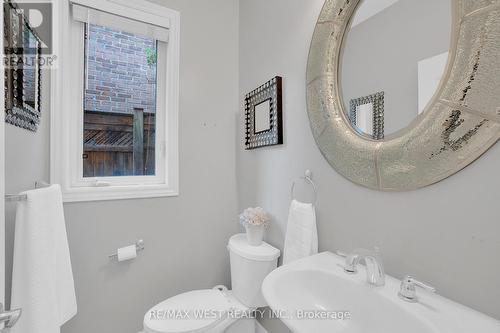 99 Verdi Road, Richmond Hill, ON - Indoor Photo Showing Bathroom