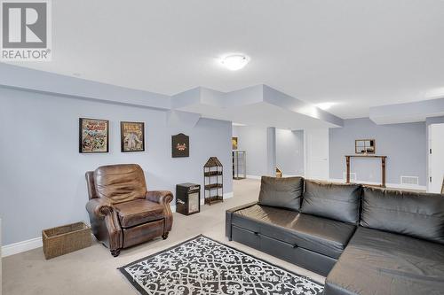 99 Verdi Road, Richmond Hill, ON - Indoor Photo Showing Living Room