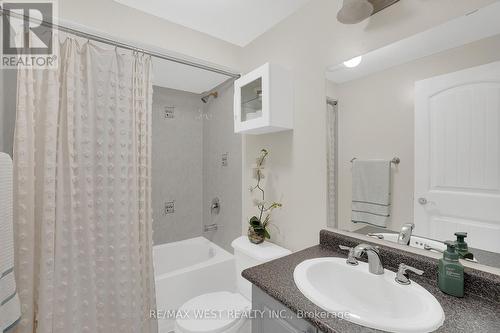 99 Verdi Road, Richmond Hill, ON - Indoor Photo Showing Bathroom