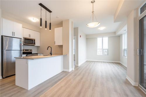 120 Springvalley Crescent|Unit #302, Hamilton, ON - Indoor Photo Showing Kitchen With Upgraded Kitchen