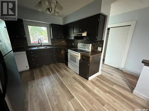 449 5Th Street, Weyburn, SK - Indoor Photo Showing Kitchen