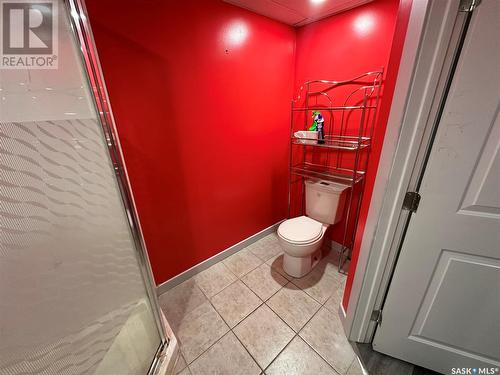 449 5Th Street, Weyburn, SK - Indoor Photo Showing Bathroom