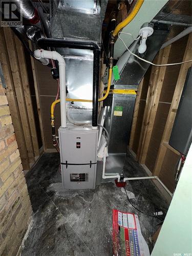 449 5Th Street, Weyburn, SK - Indoor Photo Showing Basement