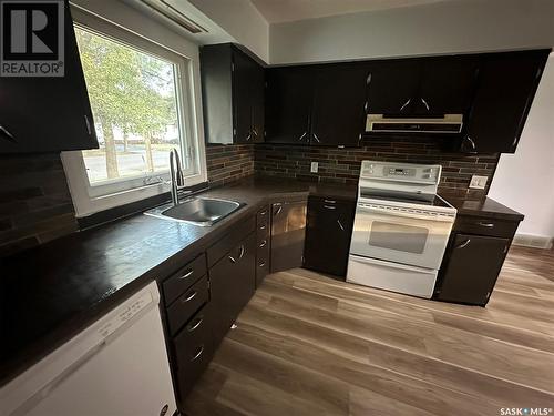 449 5Th Street, Weyburn, SK - Indoor Photo Showing Kitchen