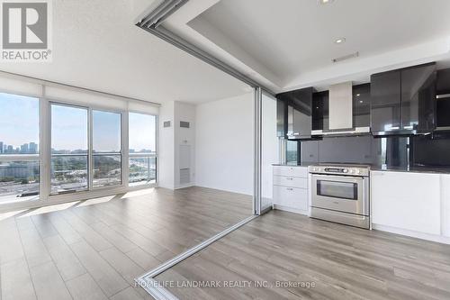 2301 - 121 Mcmahon Drive, Toronto (Bayview Village), ON - Indoor Photo Showing Kitchen