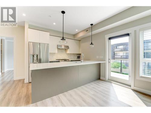 1883 Water Street Unit# 209, Kelowna, BC - Indoor Photo Showing Kitchen With Upgraded Kitchen