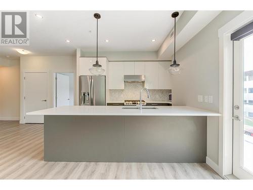 1883 Water Street Unit# 209, Kelowna, BC - Indoor Photo Showing Kitchen With Upgraded Kitchen