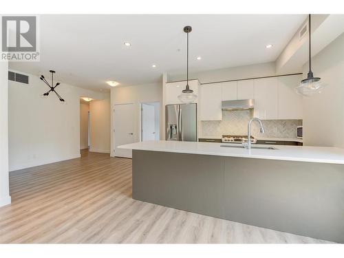 1883 Water Street Unit# 209, Kelowna, BC - Indoor Photo Showing Kitchen With Upgraded Kitchen