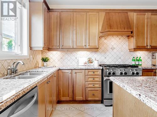 60 Impulse Circle, Brampton (Credit Valley), ON - Indoor Photo Showing Kitchen With Double Sink With Upgraded Kitchen