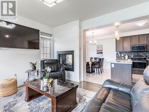 161 Munro Circle E, Brantford, ON - Indoor Photo Showing Living Room