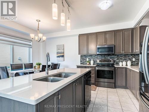 161 Munro Circle E, Brantford, ON - Indoor Photo Showing Kitchen With Double Sink With Upgraded Kitchen