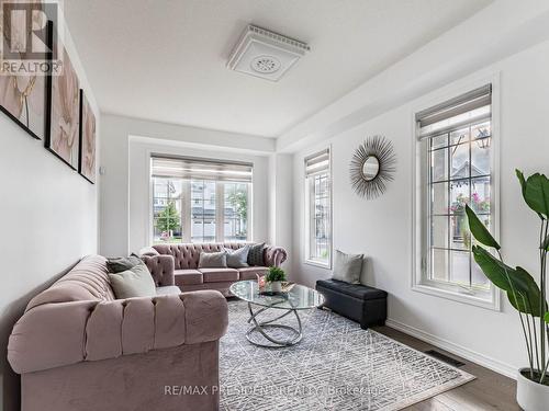 161 Munro Circle E, Brantford, ON - Indoor Photo Showing Living Room