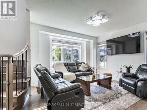 161 Munro Circle E, Brantford, ON - Indoor Photo Showing Living Room