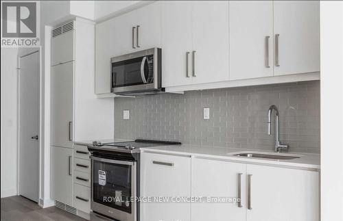 404 - 5180 Yonge Street, Toronto (Willowdale West), ON - Indoor Photo Showing Kitchen With Upgraded Kitchen