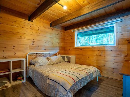 Chambre Ã  coucher principale - 1040 Ch. Beaupré, Lac-Aux-Sables, QC - Indoor Photo Showing Bedroom