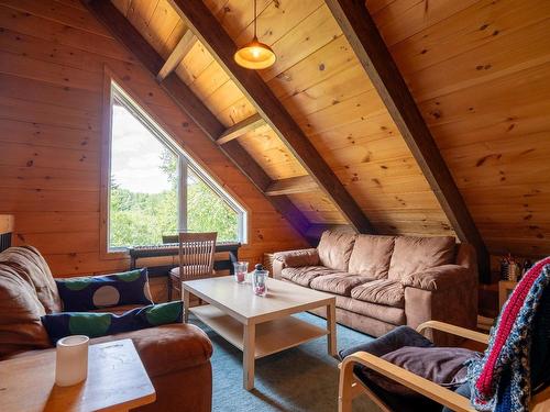 Family room - 1040 Ch. Beaupré, Lac-Aux-Sables, QC - Indoor Photo Showing Living Room