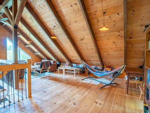 Salle familiale - 1040 Ch. Beaupré, Lac-Aux-Sables, QC - Indoor Photo Showing Other Room