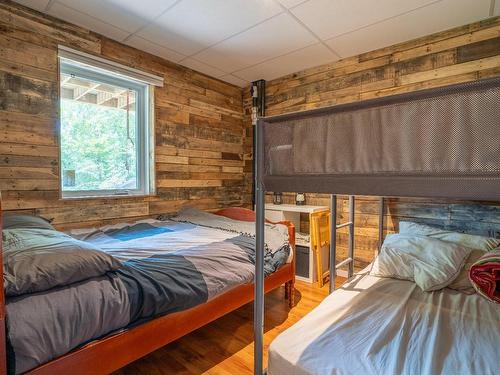 Chambre Ã Â coucher - 1040 Ch. Beaupré, Lac-Aux-Sables, QC - Indoor Photo Showing Bedroom