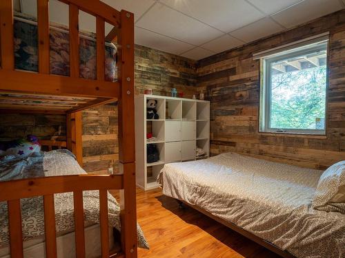 Chambre Ã Â coucher - 1040 Ch. Beaupré, Lac-Aux-Sables, QC - Indoor Photo Showing Bedroom