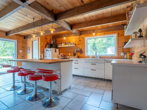 Cuisine - 1040 Ch. Beaupré, Lac-Aux-Sables, QC - Indoor Photo Showing Kitchen