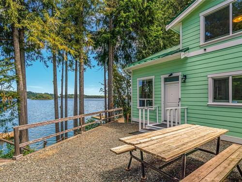 2270 South Lake Rd, Qualicum Beach, BC 