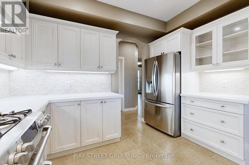 62 Whittington Drive, Hamilton, ON - Indoor Photo Showing Kitchen