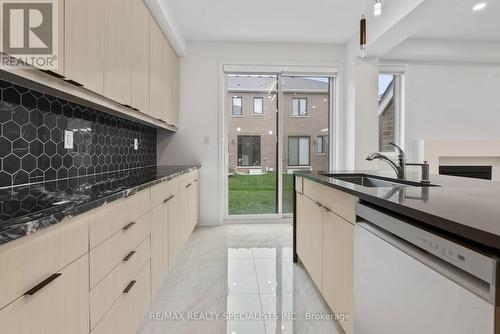 1696 Dance Court, Milton (Bowes), ON - Indoor Photo Showing Kitchen With Double Sink With Upgraded Kitchen