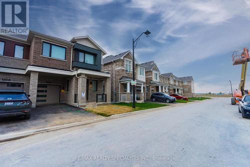 1696 Dance Court, Milton (Bowes), ON - Outdoor With Facade