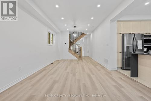 1696 Dance Court, Milton (Bowes), ON - Indoor Photo Showing Kitchen