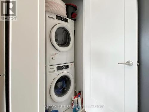 3532 - 5 Mabelle Avenue, Toronto (Islington-City Centre West), ON - Indoor Photo Showing Laundry Room