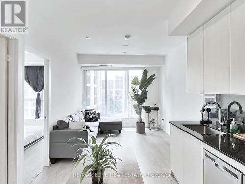 3532 - 5 Mabelle Avenue, Toronto (Islington-City Centre West), ON - Indoor Photo Showing Kitchen