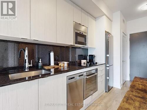 3532 - 5 Mabelle Avenue, Toronto (Islington-City Centre West), ON - Indoor Photo Showing Kitchen With Upgraded Kitchen