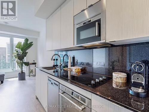 3532 - 5 Mabelle Avenue, Toronto (Islington-City Centre West), ON - Indoor Photo Showing Kitchen With Upgraded Kitchen