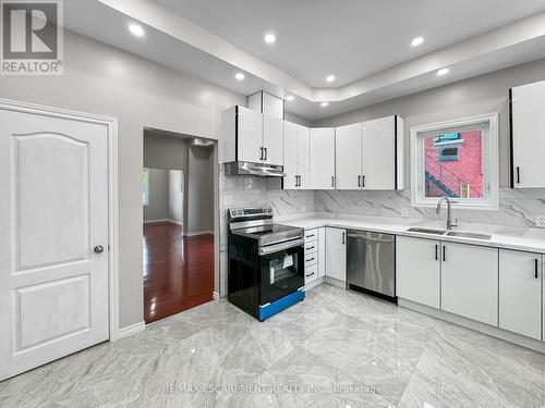 57 Princess Street, Hamilton, ON - Indoor Photo Showing Kitchen With Upgraded Kitchen