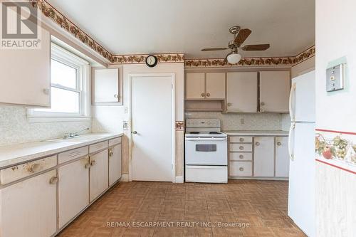 590 Glover Road, Hamilton, ON - Indoor Photo Showing Kitchen