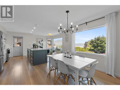 421 21 Street Se, Salmon Arm, BC - Indoor Photo Showing Dining Room