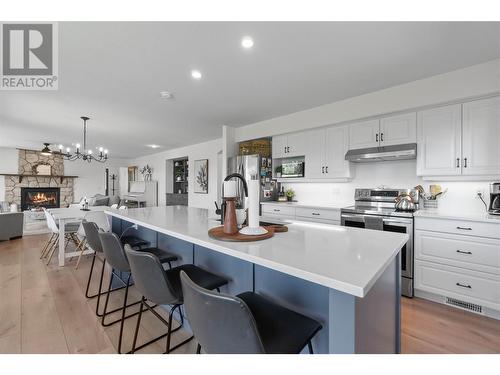 421 21 Street Se, Salmon Arm, BC - Indoor Photo Showing Kitchen With Upgraded Kitchen