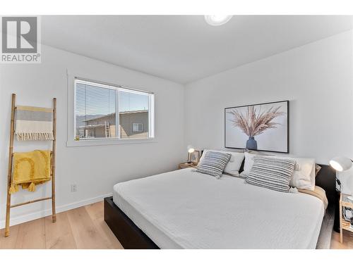 421 21 Street Se, Salmon Arm, BC - Indoor Photo Showing Bedroom