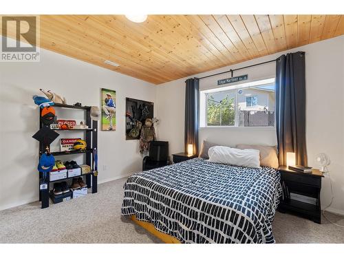 421 21 Street Se, Salmon Arm, BC - Indoor Photo Showing Bedroom