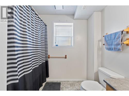 421 21 Street Se, Salmon Arm, BC - Indoor Photo Showing Bathroom