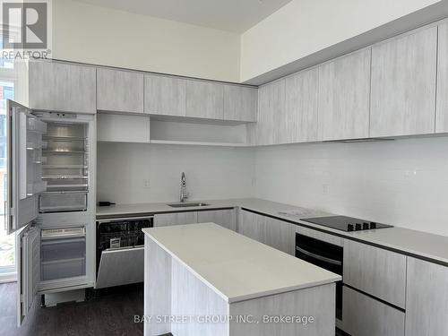 1116 - 12 David Eyer Road, Richmond Hill, ON - Indoor Photo Showing Kitchen