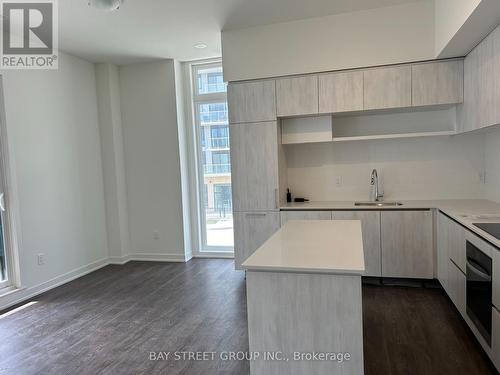 1116 - 12 David Eyer Road, Richmond Hill, ON - Indoor Photo Showing Kitchen